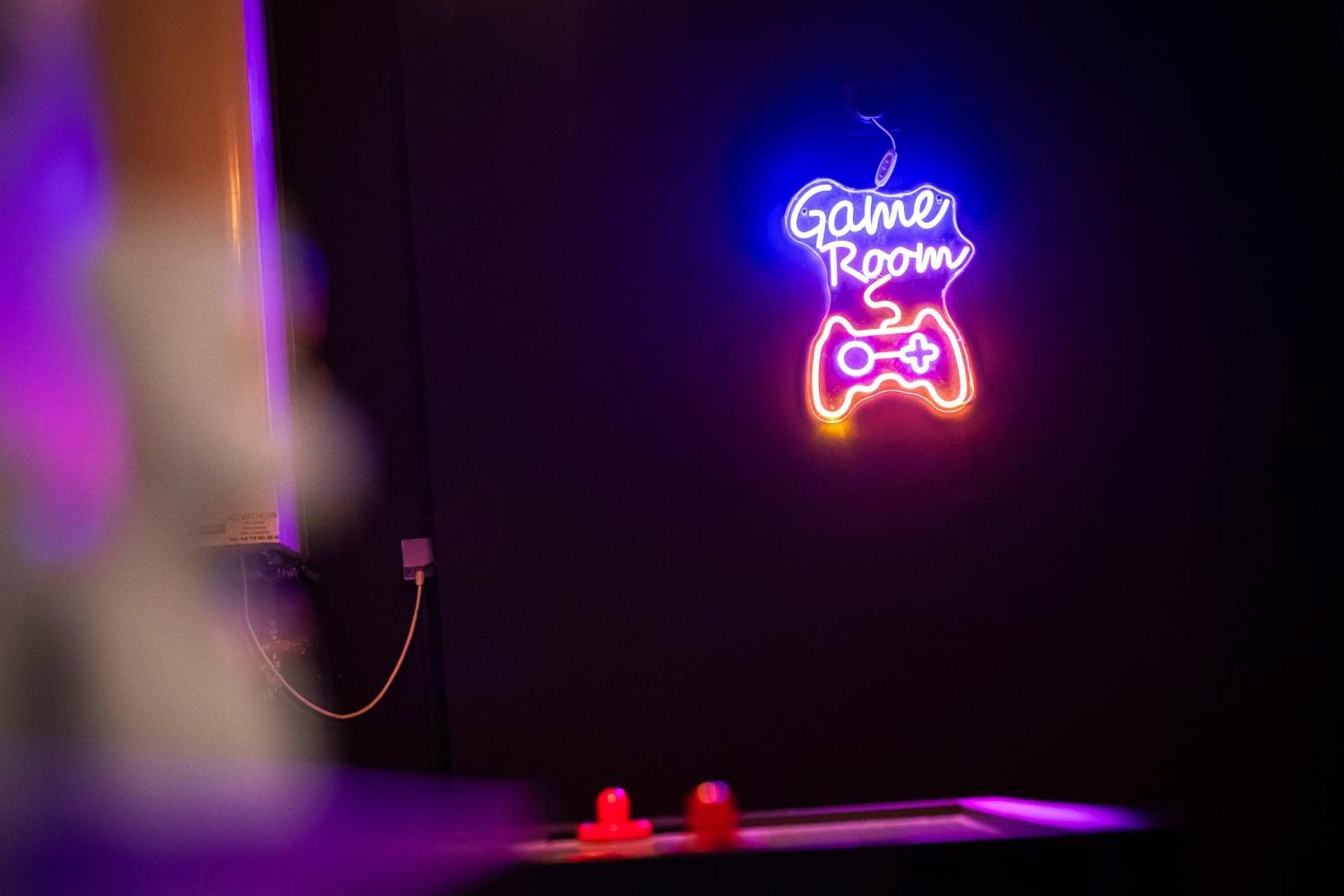 La Villa - Piscine / Karaoke / Jeux Fontaine  エクステリア 写真